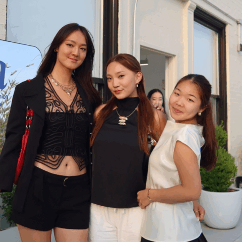 2025 Jiang Fellow Ellie Park joins fellow interns at a community dinner hosted by her internship host, Phia.