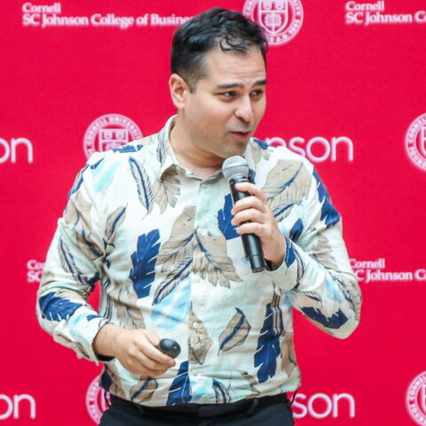 MBA student John Khazraee pitches his startup Investwise Learning to an audience at Johnson Summer Startup Accelerator Demo Day.